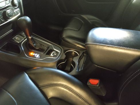 Used 2019 Jeep Cherokee Latitude Plus image 26