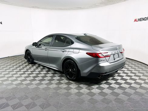 Used 2025 Toyota Camry SE image 5