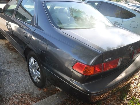Used 2001 Toyota Camry XLE image 6