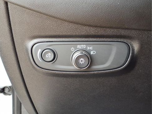 Used 2018 Chevrolet Equinox LT image 18