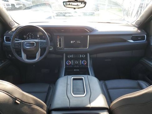 Used 2024 GMC Yukon XL Denali w/ Advanced Technology Package RWD image 11