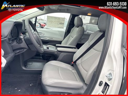 New 2026 Toyota Sienna XLE image 8
