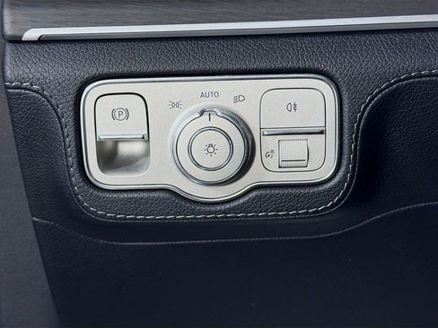 Used 2024 Mercedes-Benz GLS 450 4MATIC image 11