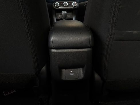 Used 2025 Nissan Versa SV FWD image 12