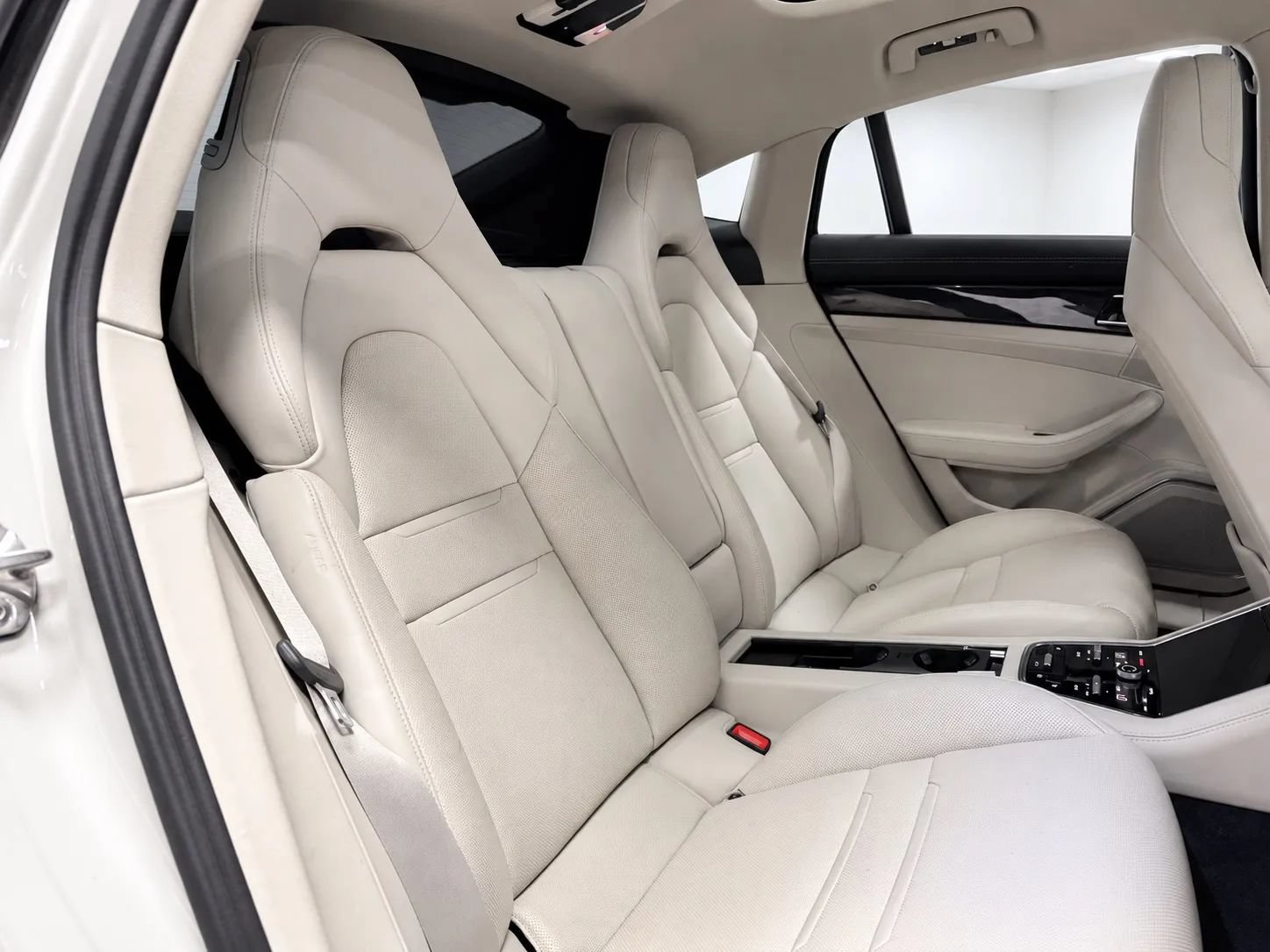 Used 2022 Porsche Panamera 4 w/ Premium Package AWD/4WD image 22