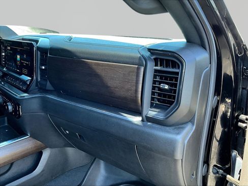 Used 2024 Chevrolet Silverado 2500 High Country w/ High Country Premium Package AWD/4WD image 24