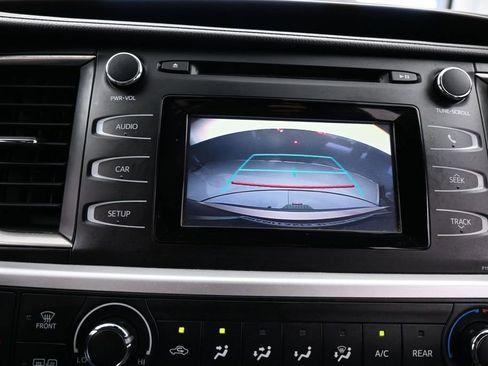 Used 2019 Toyota Highlander LE FWD image 19