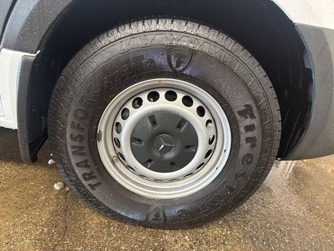 Used 2021 Mercedes-Benz Sprinter 2500 image 9