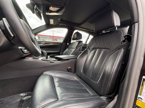 Used 2020 BMW M550i xDrive w/ Executive Package AWD/4WD image 16