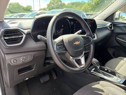 Used 2024 Chevrolet TrailBlazer LT w/ LT Cold Weather Package AWD/4WD image 10