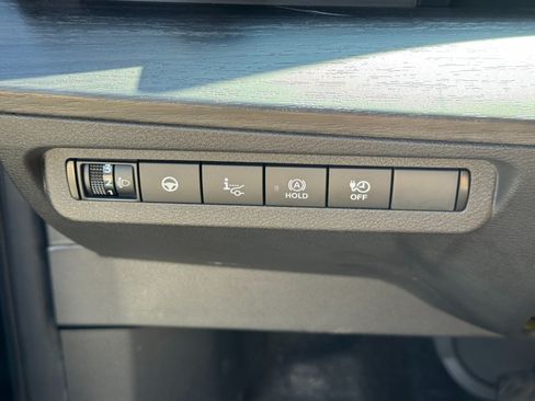 Used 2023 Nissan Ariya FWD image 16