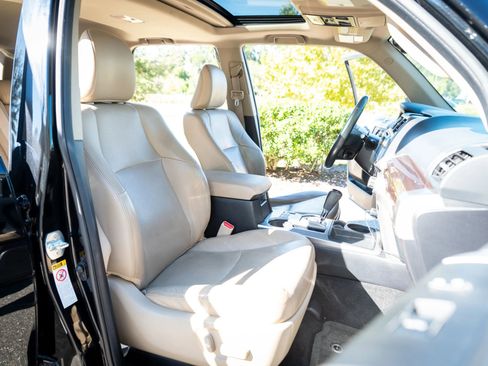 Used 2014 Toyota 4Runner Limited image 15