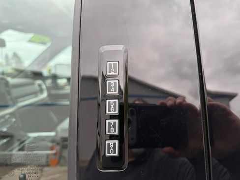 Used 2024 Ford F350 King Ranch AWD/4WD image 9