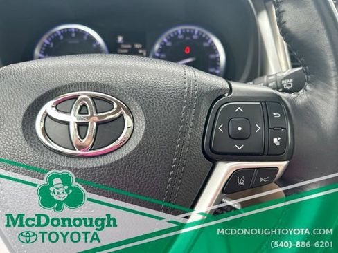 Used 2019 Toyota Highlander XLE FWD image 23