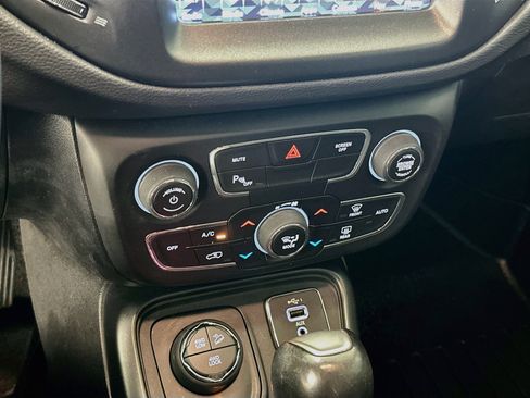 Used 2019 Jeep Compass Trailhawk w/ Cold Weather Group AWD/4WD image 24