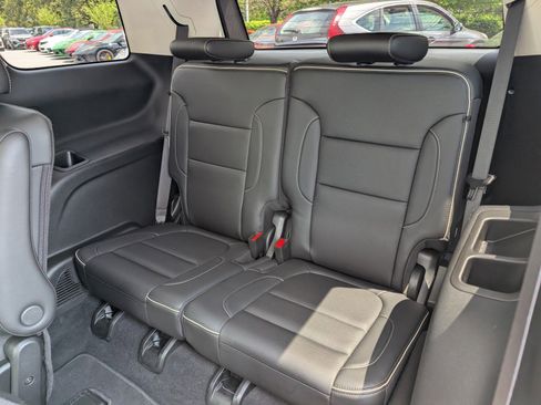 Used 2022 GMC Acadia Denali w/ Denali Ultimate Package AWD/4WD image 16