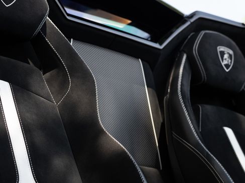 Used 2020 Lamborghini Aventador SVJ AWD/4WD image 78