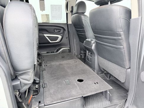 Used 2017 Nissan Titan SL image 22