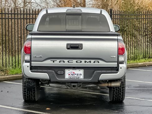 Used 2023 Toyota Tacoma Limited image 5