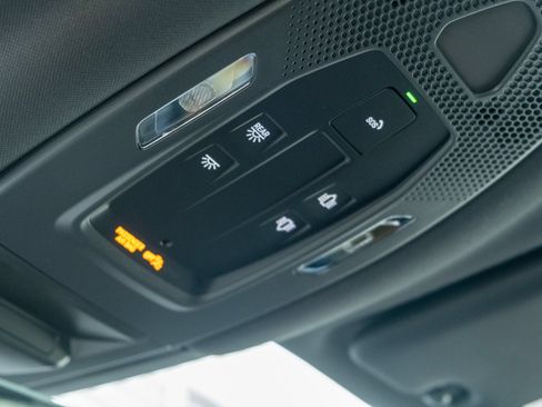 Certified 2024 Porsche Cayenne Coupe AWD/4WD image 40