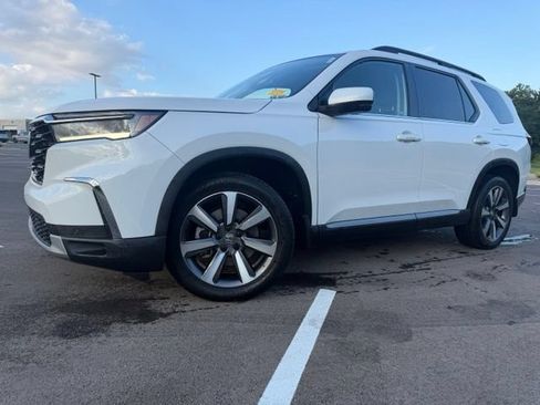 Used 2025 Honda Pilot Touring image 5