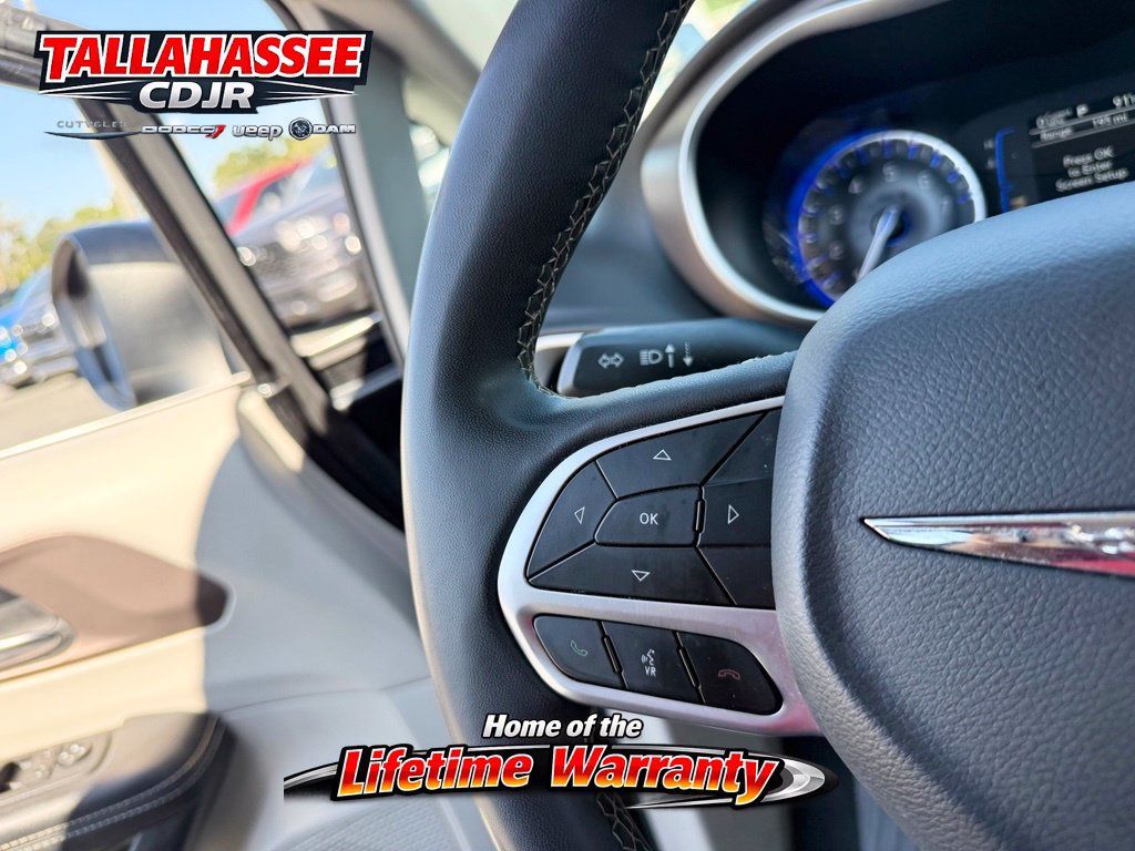 Used 2023 Chrysler Voyager LX FWD image 22