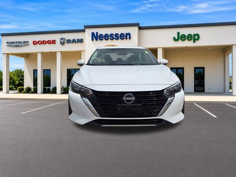 Used 2025 Nissan Sentra S FWD image 2