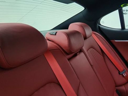 Used 2025 Genesis G70 2.5T image 26