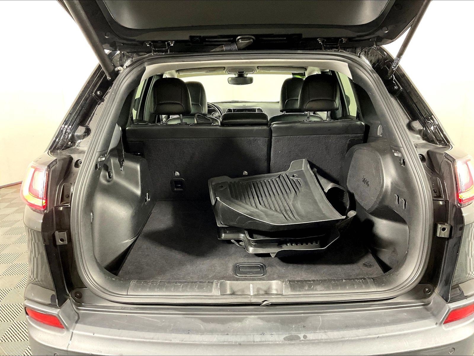 Used 2019 Jeep Cherokee Limited AWD/4WD image 36
