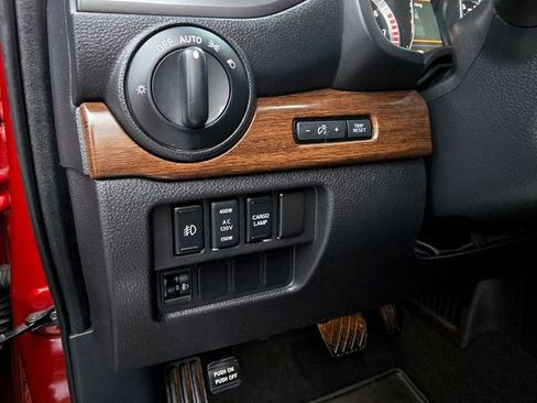 Used 2019 Nissan Titan Platinum Reserve image 17