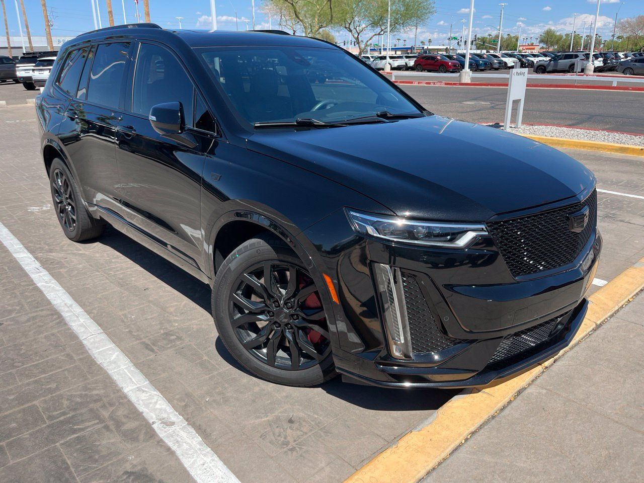 Used 2022 Cadillac XT6 Sport w/ Technology Package AWD/4WD image 3