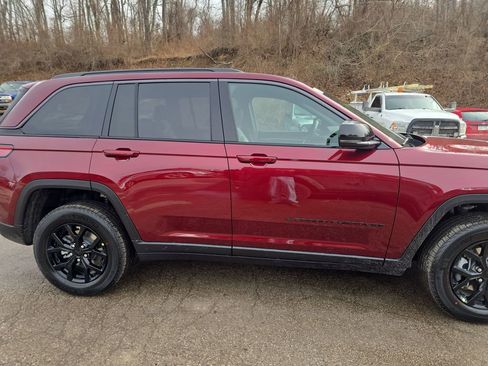 New 2026 Jeep Grand Cherokee Altitude AWD/4WD image 3