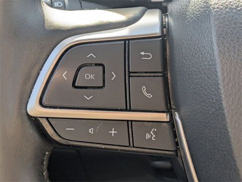Used 2023 Toyota Highlander Platinum image 17