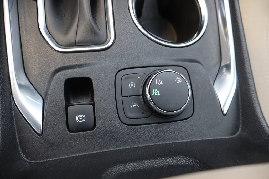 Used 2023 Chevrolet Traverse LS AWD/4WD image 10