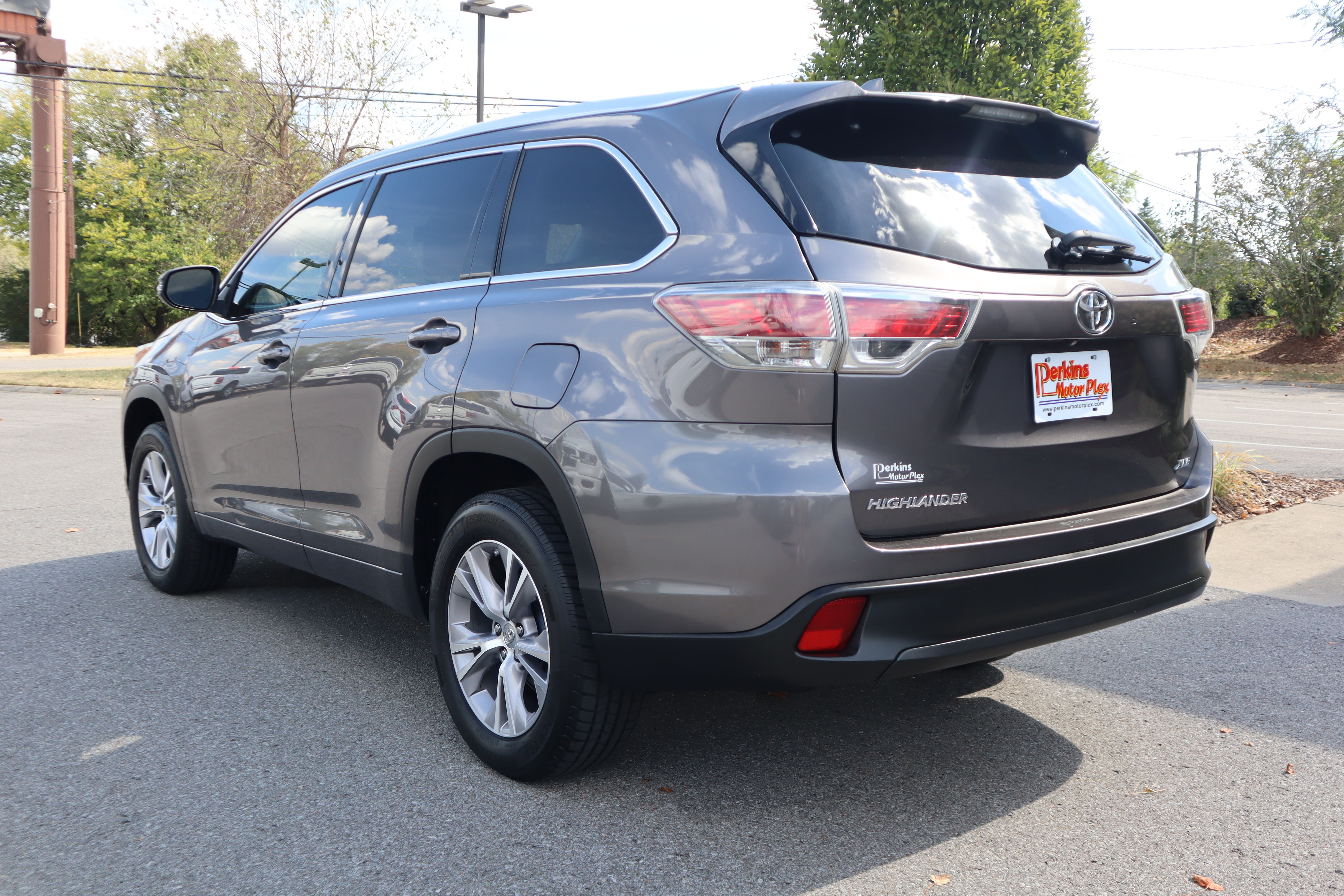 Used 2015 Toyota Highlander XLE FWD image 9