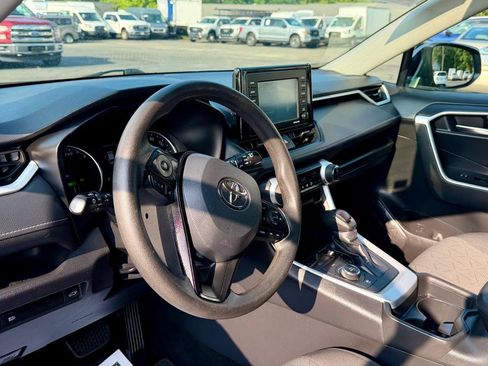Used 2021 Toyota RAV4 XLE w/ Convenience Package AWD/4WD image 18