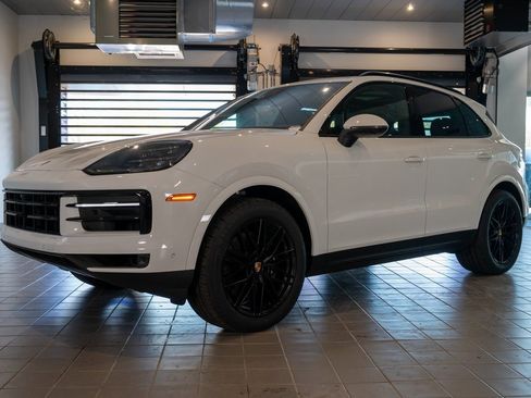 New 2025 Porsche Cayenne image 1
