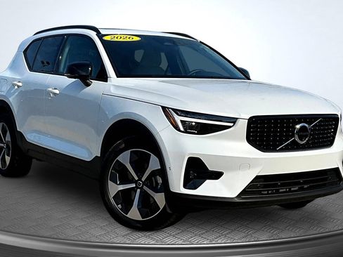 Used 2026 Volvo XC40 B5 Plus AWD/4WD image 3