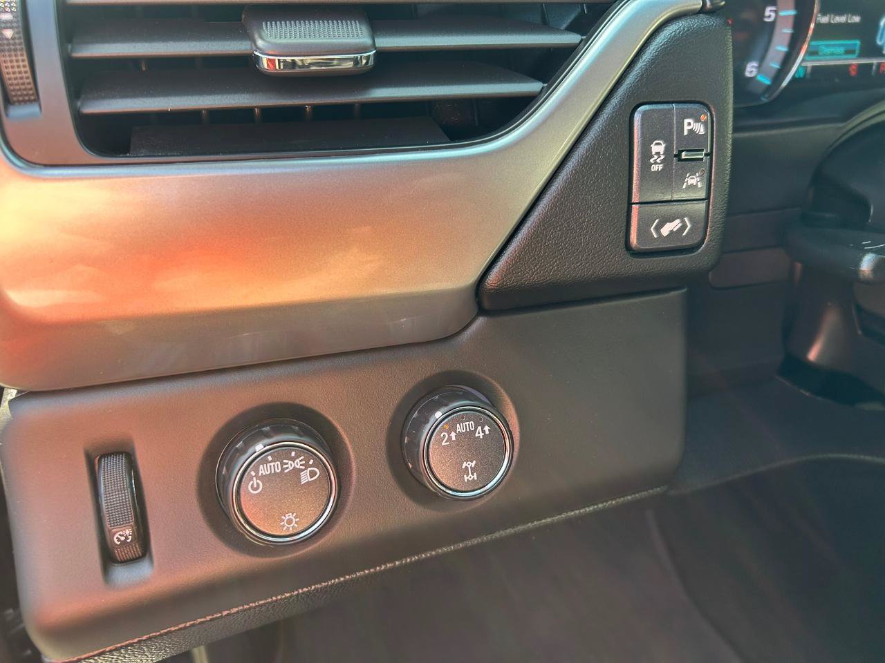 Used 2018 Chevrolet Suburban LT AWD/4WD image 10