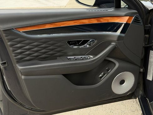 Used 2023 Bentley Flying Spur W12 image 16