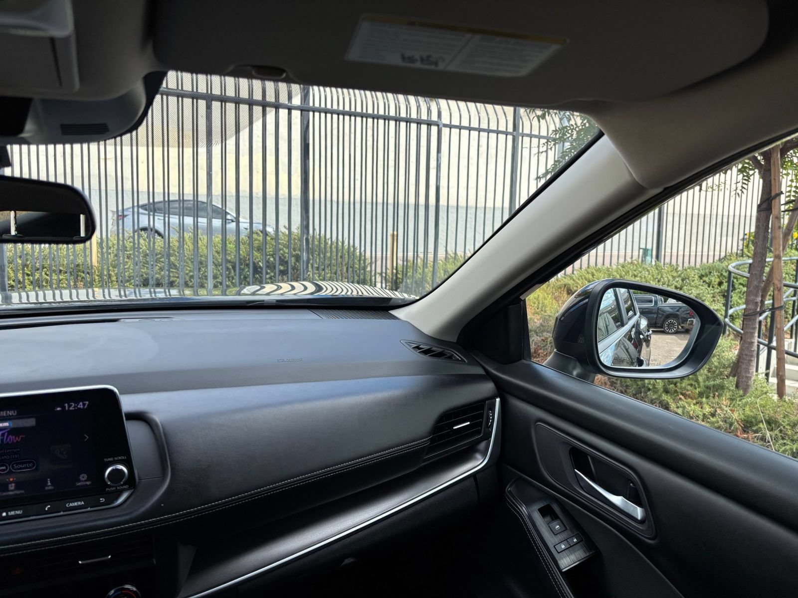 Used 2025 Nissan Rogue SV FWD image 36