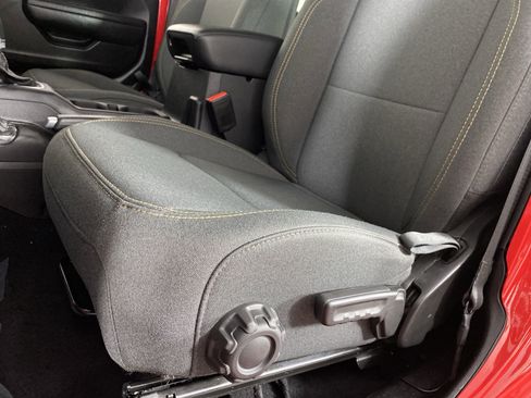 Used 2025 Jeep Wrangler Willys image 16