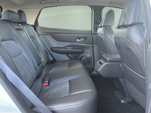 Certified 2023 Nissan Ariya FWD image 16