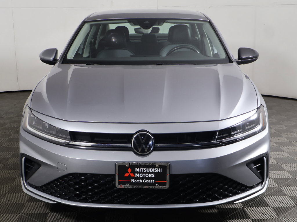 Used 2025 Volkswagen Jetta SE FWD image 10