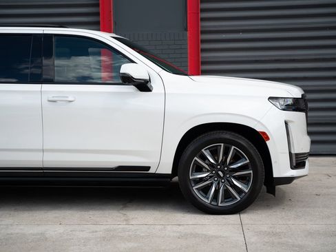 Used 2022 Cadillac Escalade ESV Sport Platinum image 4