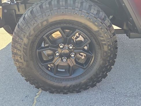 Used 2025 Jeep Wrangler Unlimited Sport AWD/4WD image 23