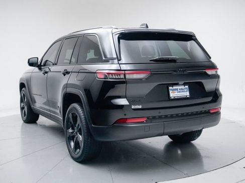 Used 2023 Jeep Grand Cherokee Altitude AWD/4WD image 3