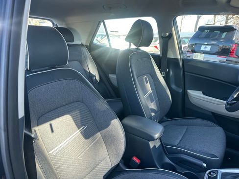 Used 2024 Hyundai Venue Limited image 46