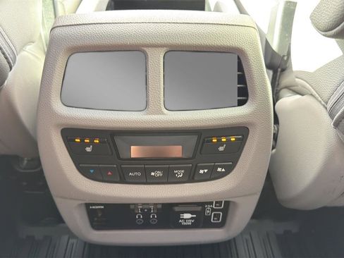 Used 2019 Honda Pilot Touring image 19