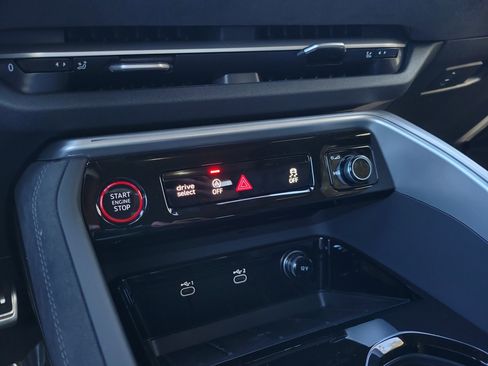 New 2025 Audi SQ5 Prestige image 26